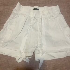 Theory white shorts small/petite‎